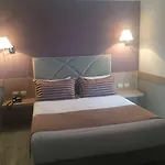 Te Stela & 4* Yrsheku